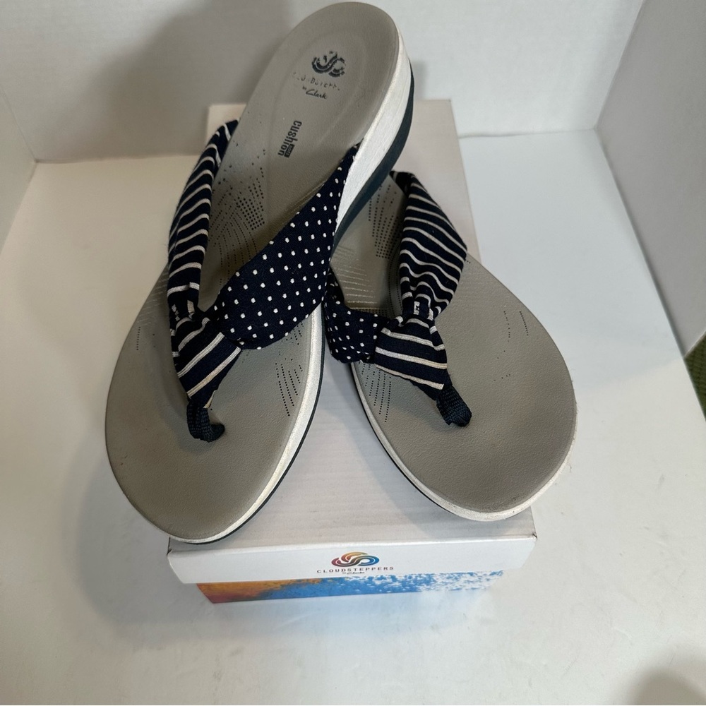 Clarks Arla Glison Navy Women's Polka Dot/Stripe Thong Flip Flops Size 8.5